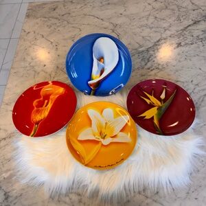 Givenchy Les Fleurs de Parfums Givenchy 4 ceramic plates. Excellent Condition.